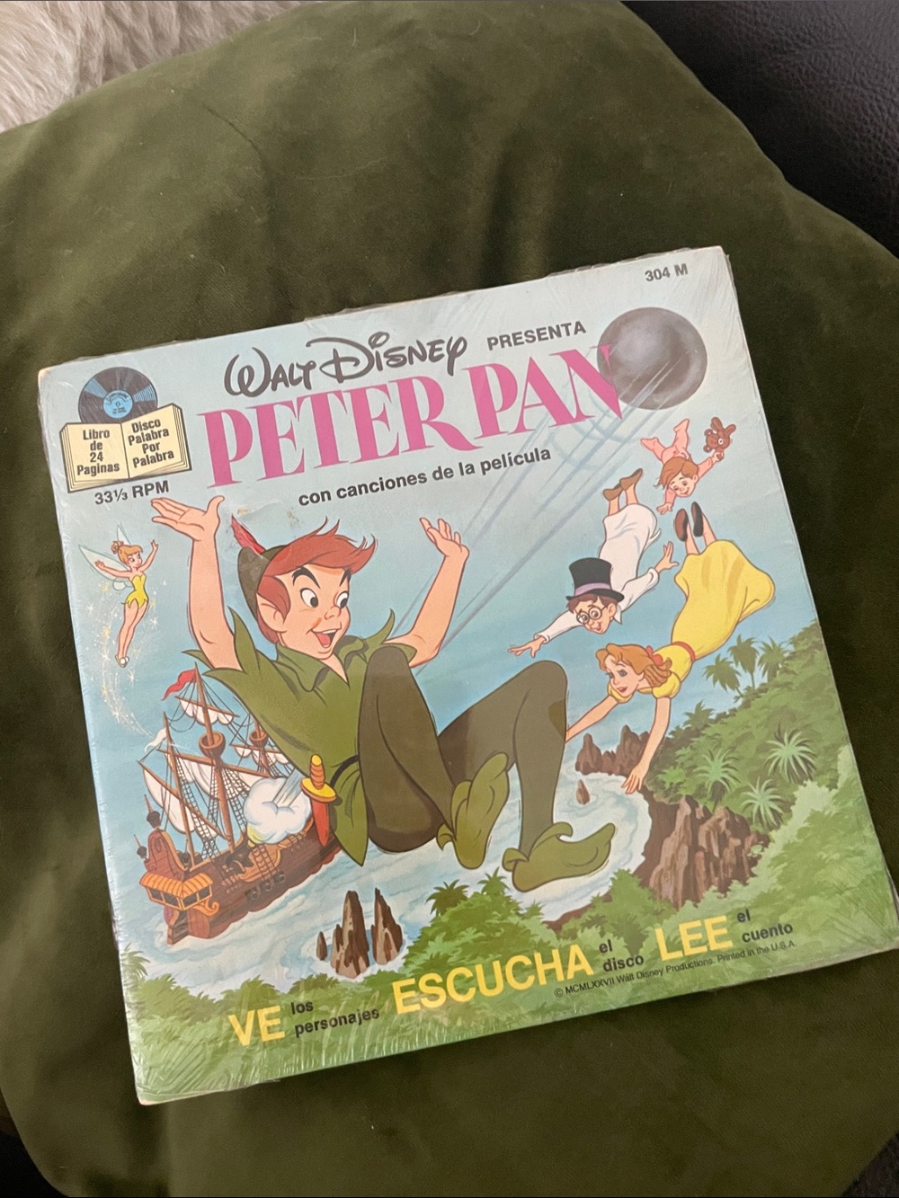 Vintage Peter Pan Vinyl and Storybook in Spanish